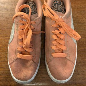 Puma Suede peach/pink sneakers